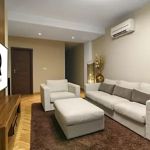 Beachfront 3-bedroom With Jaccuzi And Barbecue In The Back Warna